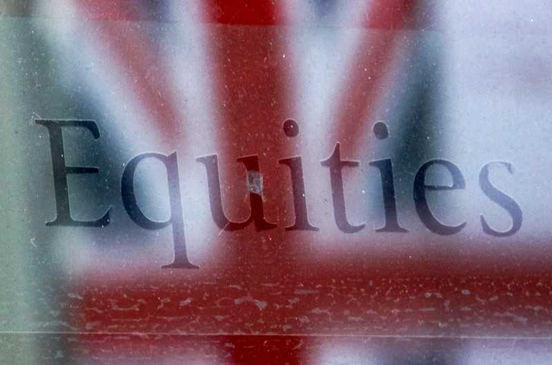 En brittisk flagga i balkgrunden och ordet Equities (aktier) i förgrunden.