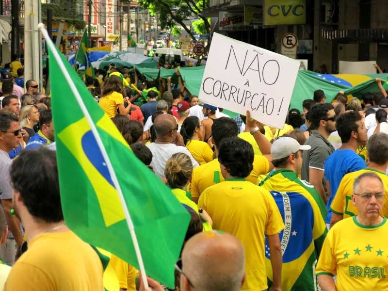 Bild folksamling i Brasilien