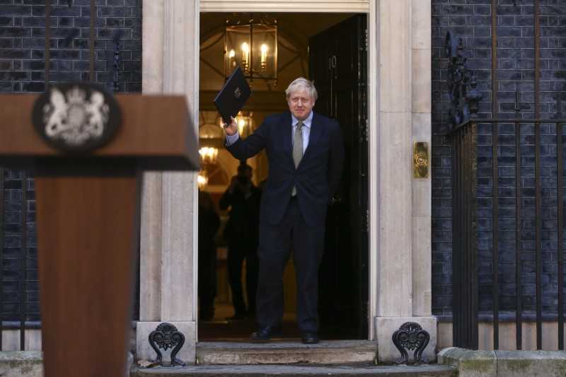 Boris Johnson i dörröppningen till Downing Street
