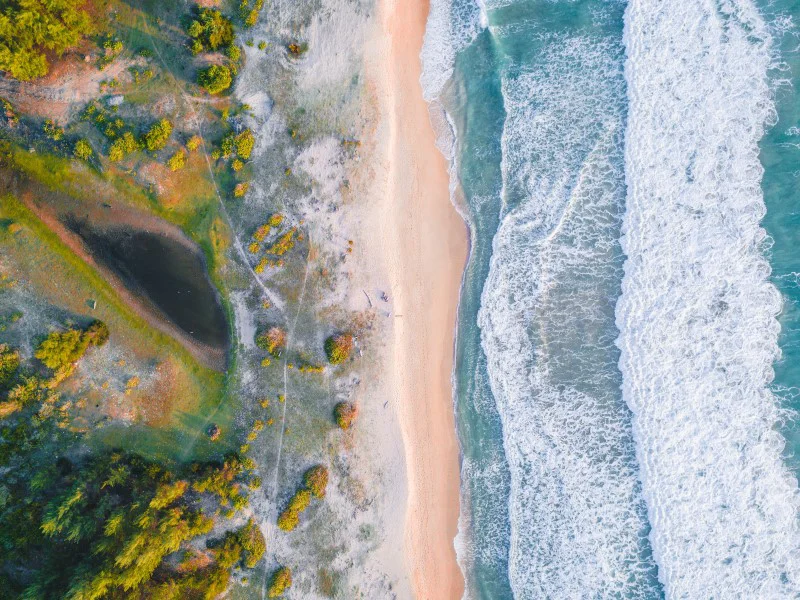 Oversiktsbilde av strand